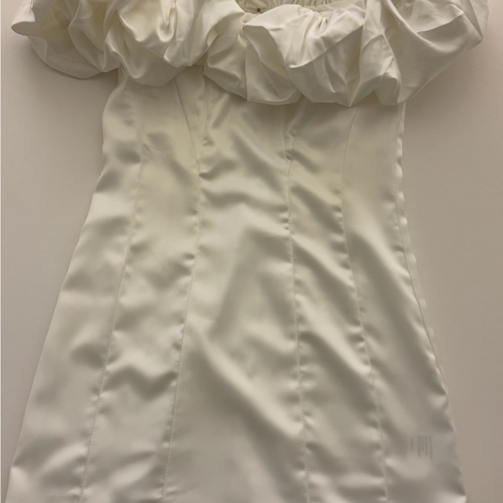 Elegant White off the shoulder Ruffled Dress NWOT